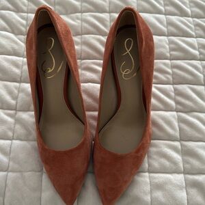 Sal Edelman Hazel pump, never worn, suede. Size 6.